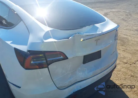 2022 Tesla Model Y Performance Dual Motor All-Wheel Drive z USA, uszkodzony, nr VIN 7SAYGDEF2NF519002